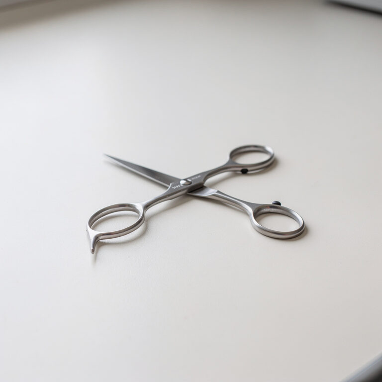 Grooming scissors for detailed work